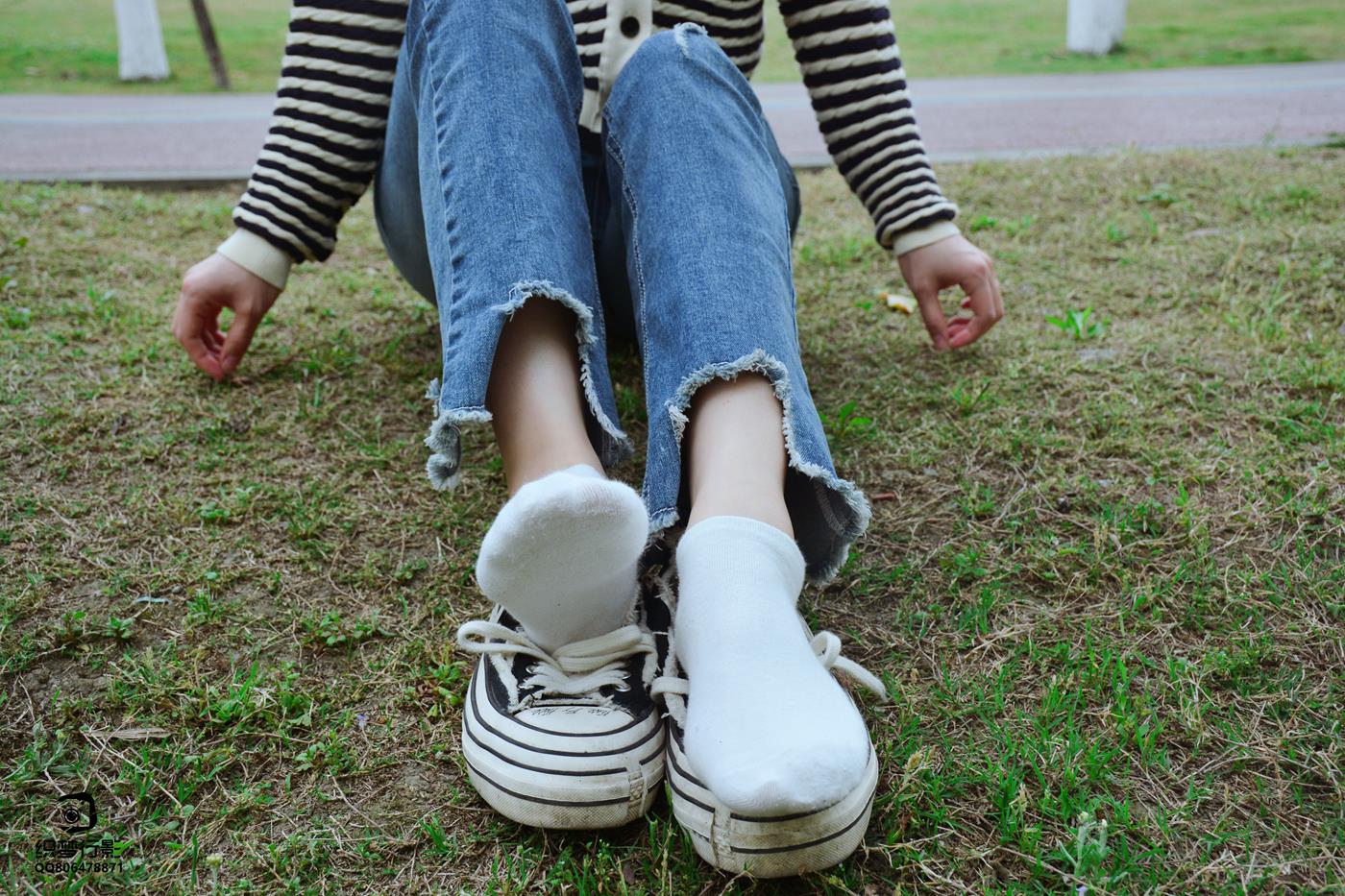 图片[79]-[织梦映像]NO.016 少女牛仔裤草地白袜[80P] – 速更版-美库