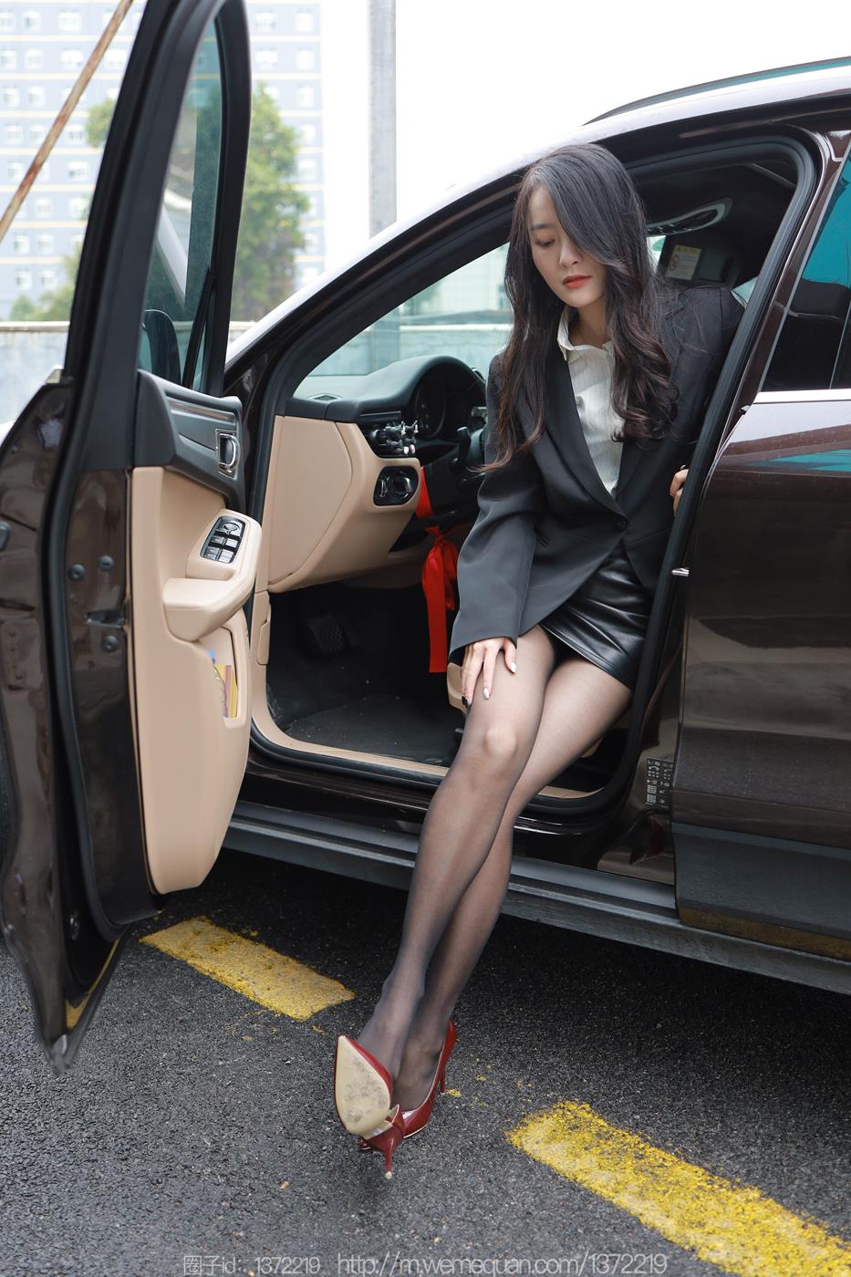 图片[67]-[IESS异思趣向] 2023.01.11 丝享家1326：婉萍《美女专车》[88P] – 速更版-美库