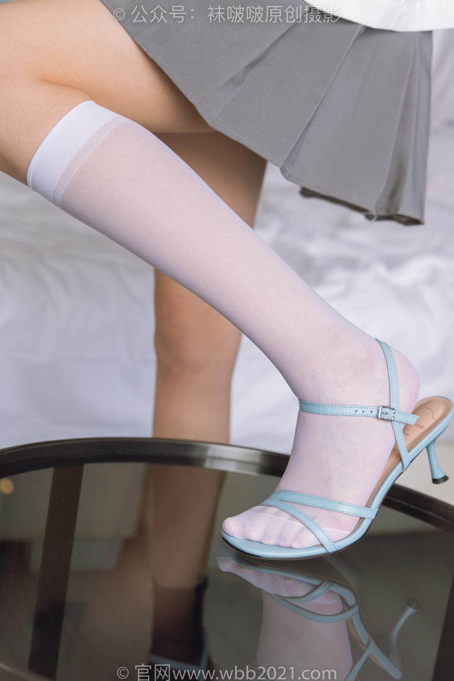 图片[13]-[BoBoSocks袜啵啵]NO.253 小甜豆-两双高跟鞋、一只脚小腿白丝、一只脚小腿黑丝[220P] – 速更版-美库