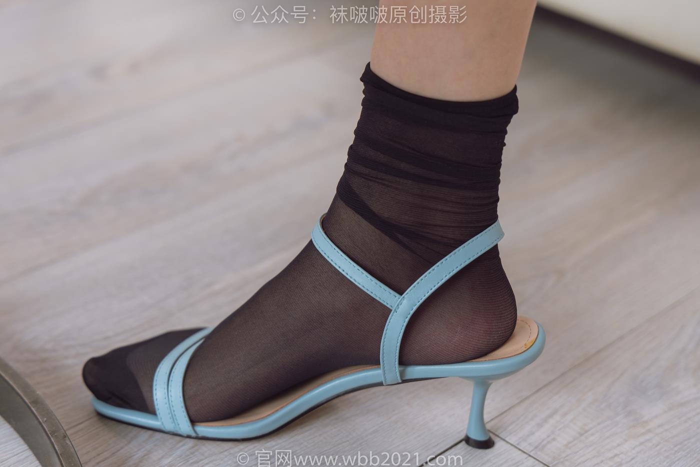 图片[17]-[BoBoSocks袜啵啵]NO.253 小甜豆-两双高跟鞋、一只脚小腿白丝、一只脚小腿黑丝[220P] – 速更版-美库