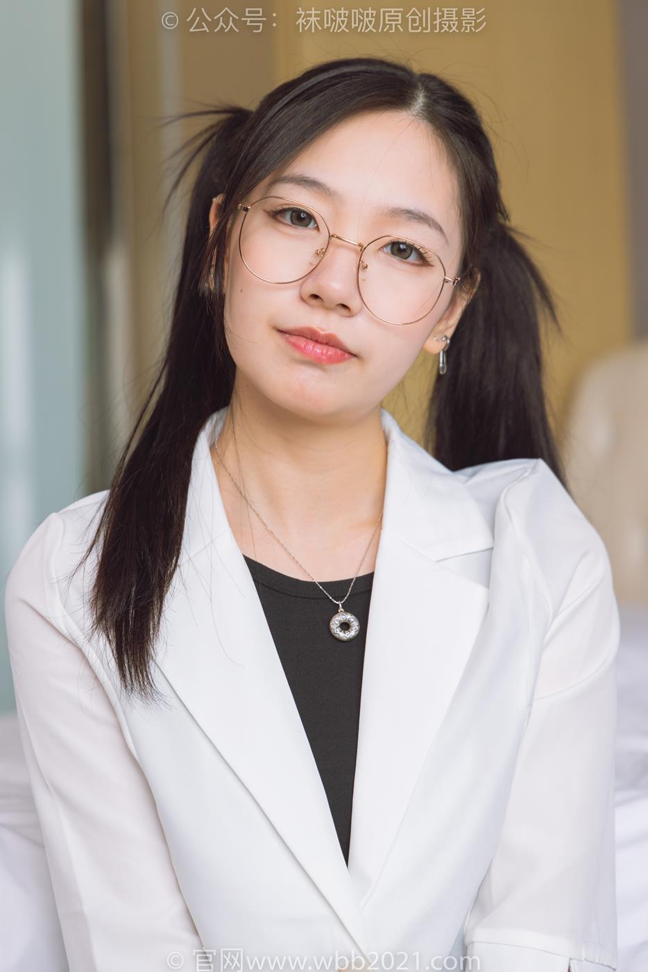 图片[23]-[BoBoSocks袜啵啵]NO.253 小甜豆-两双高跟鞋、一只脚小腿白丝、一只脚小腿黑丝[220P] – 速更版-美库