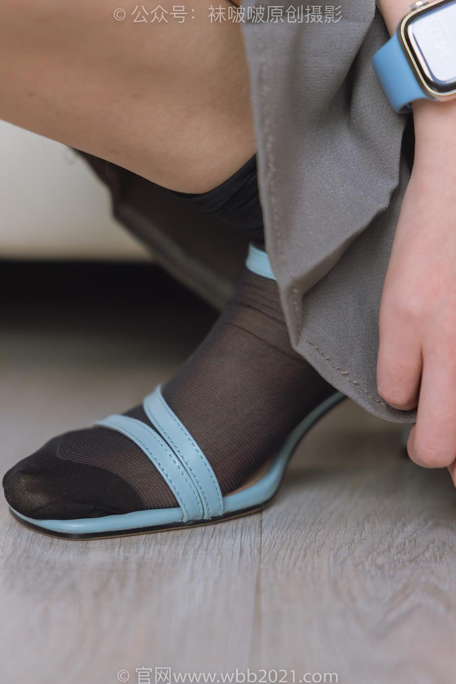 图片[27]-[BoBoSocks袜啵啵]NO.253 小甜豆-两双高跟鞋、一只脚小腿白丝、一只脚小腿黑丝[220P] – 速更版-美库