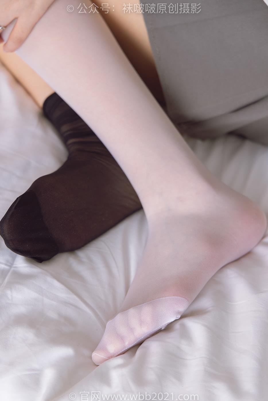 图片[59]-[BoBoSocks袜啵啵]NO.253 小甜豆-两双高跟鞋、一只脚小腿白丝、一只脚小腿黑丝[220P] – 速更版-美库