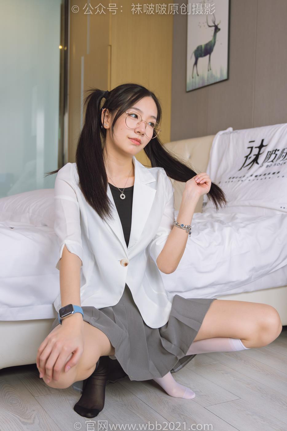 图片[86]-[BoBoSocks袜啵啵]NO.253 小甜豆-两双高跟鞋、一只脚小腿白丝、一只脚小腿黑丝[220P] – 速更版-美库