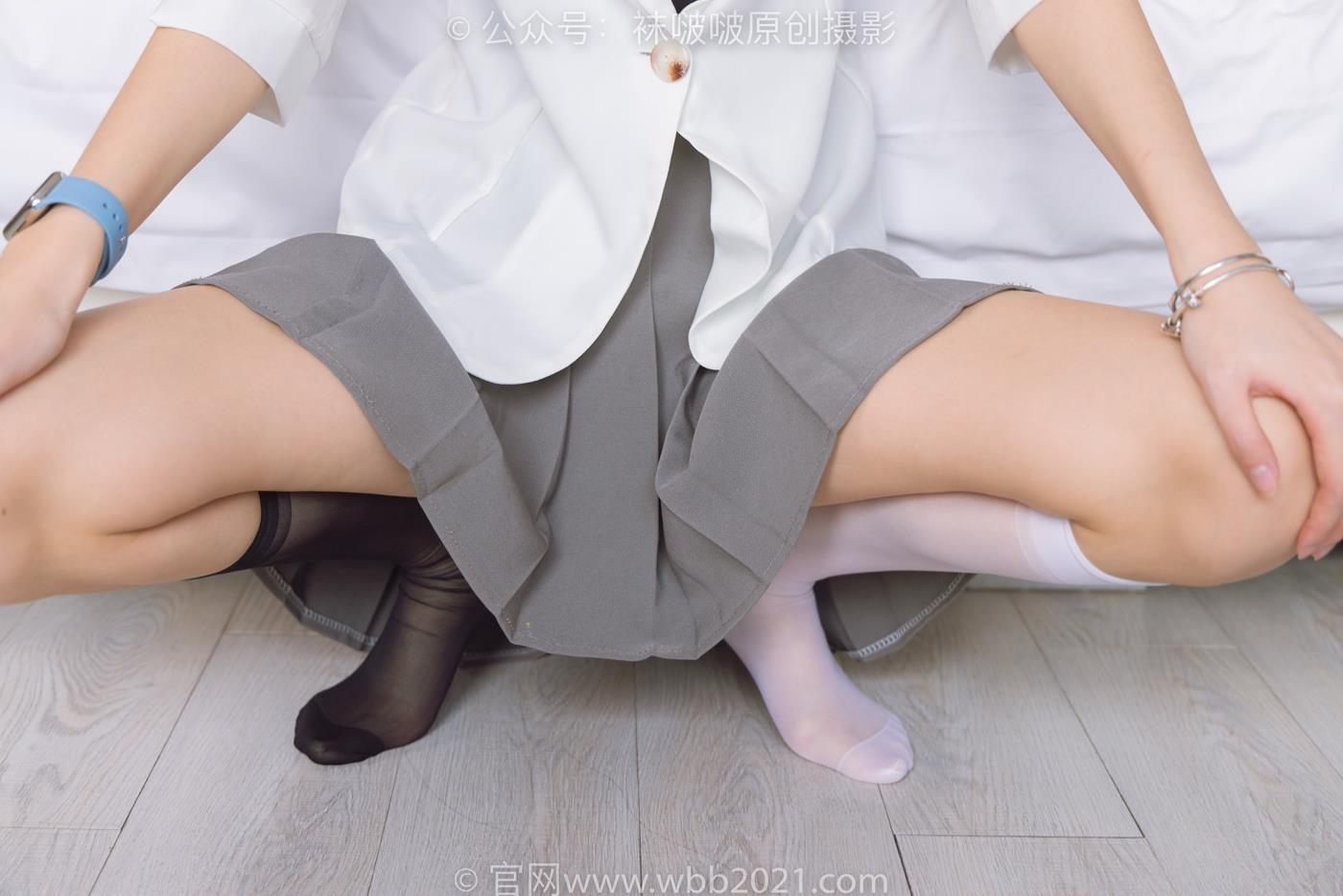 图片[92]-[BoBoSocks袜啵啵]NO.253 小甜豆-两双高跟鞋、一只脚小腿白丝、一只脚小腿黑丝[220P] – 速更版-美库