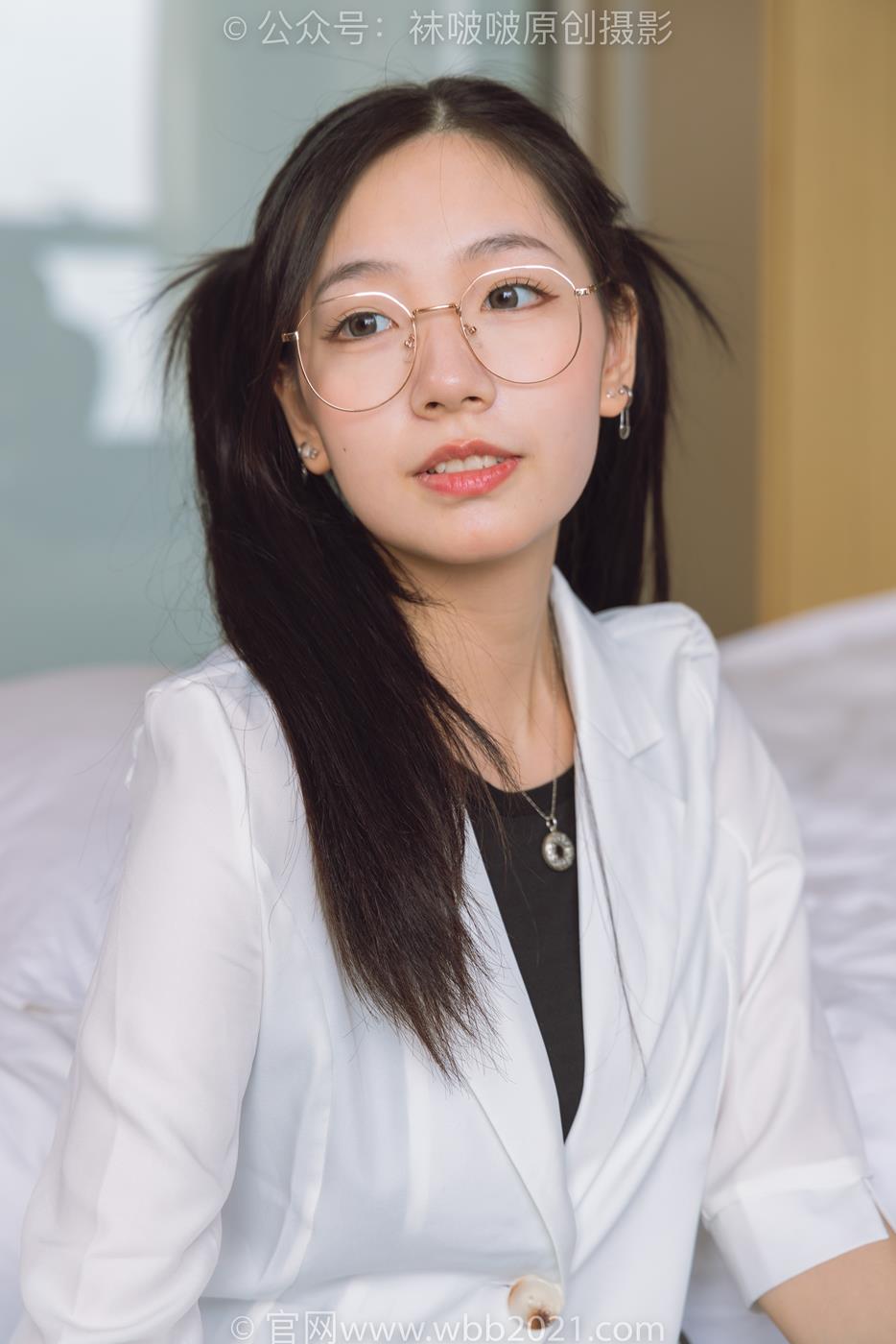 图片[100]-[BoBoSocks袜啵啵]NO.253 小甜豆-两双高跟鞋、一只脚小腿白丝、一只脚小腿黑丝[220P] – 速更版-美库