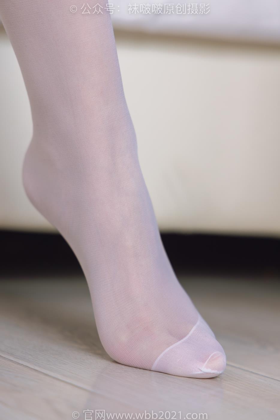 图片[118]-[BoBoSocks袜啵啵]NO.253 小甜豆-两双高跟鞋、一只脚小腿白丝、一只脚小腿黑丝[220P] – 速更版-美库