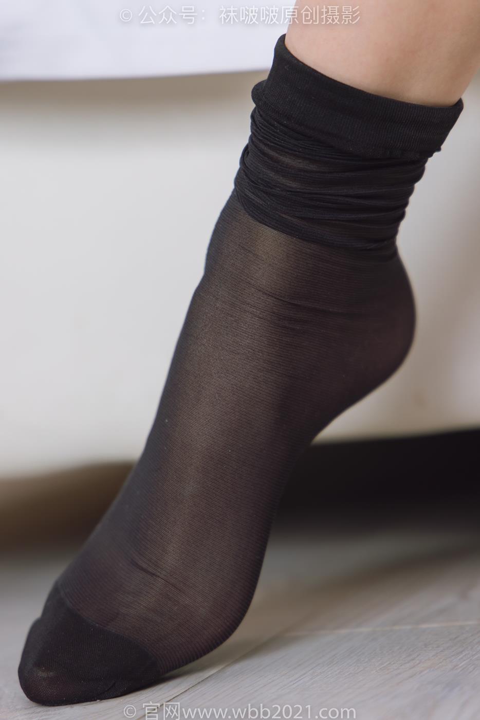 图片[120]-[BoBoSocks袜啵啵]NO.253 小甜豆-两双高跟鞋、一只脚小腿白丝、一只脚小腿黑丝[220P] – 速更版-美库