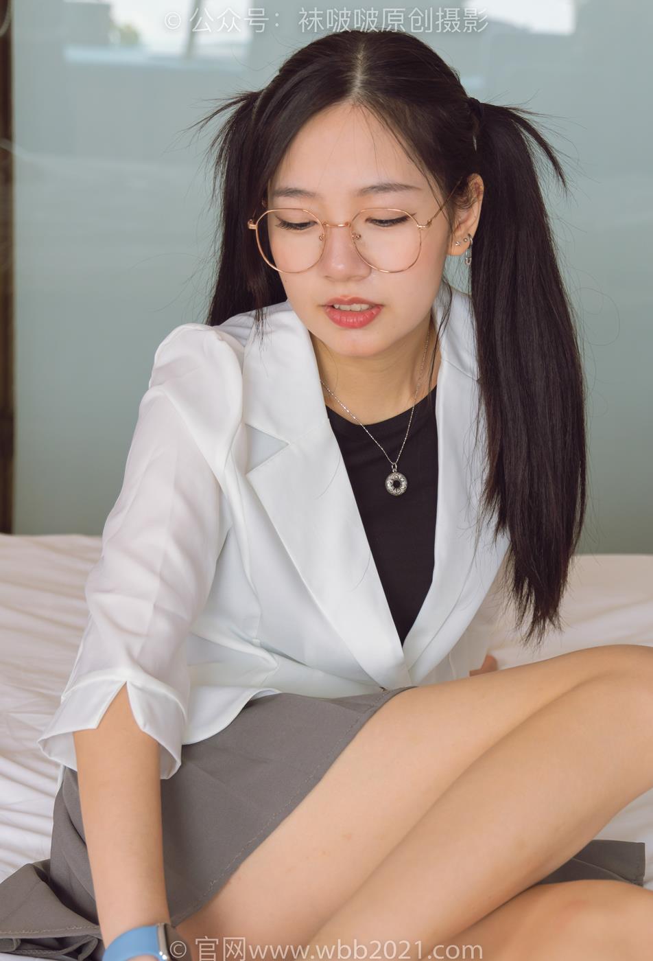 图片[180]-[BoBoSocks袜啵啵]NO.253 小甜豆-两双高跟鞋、一只脚小腿白丝、一只脚小腿黑丝[220P] – 速更版-美库