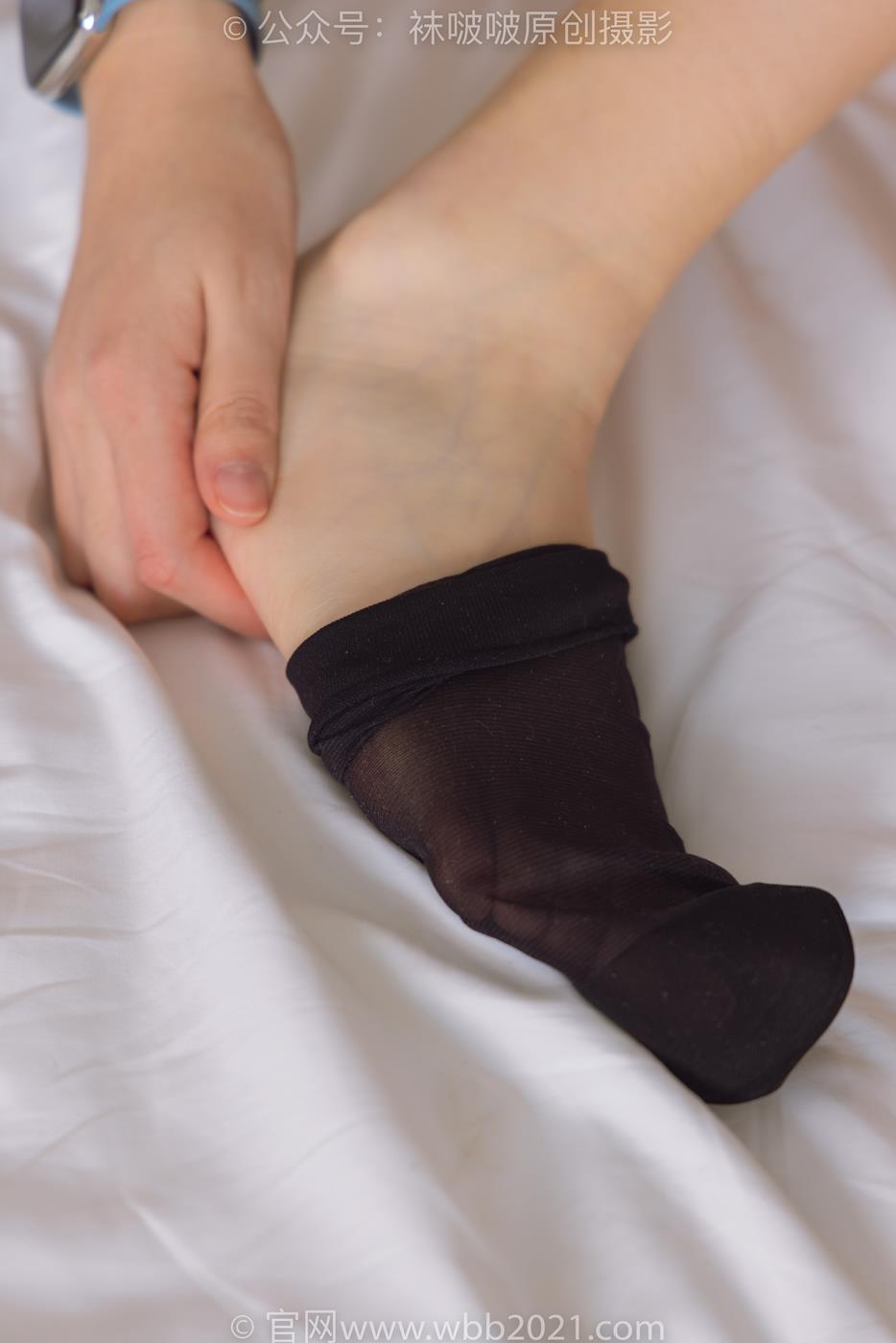 图片[182]-[BoBoSocks袜啵啵]NO.253 小甜豆-两双高跟鞋、一只脚小腿白丝、一只脚小腿黑丝[220P] – 速更版-美库