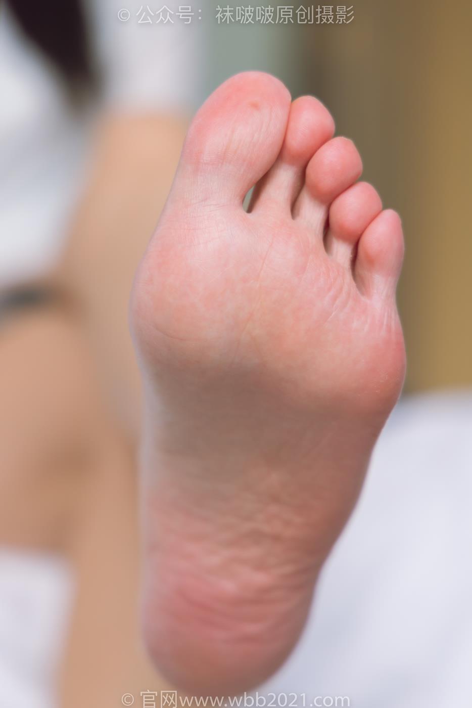 图片[202]-[BoBoSocks袜啵啵]NO.253 小甜豆-两双高跟鞋、一只脚小腿白丝、一只脚小腿黑丝[220P] – 速更版-美库