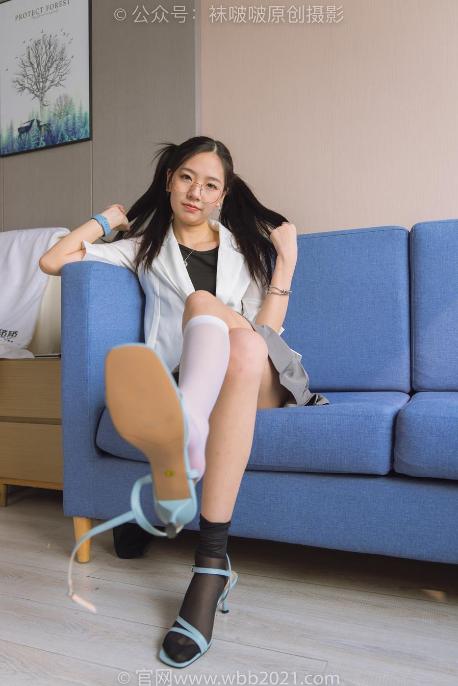 图片[213]-[BoBoSocks袜啵啵]NO.253 小甜豆-两双高跟鞋、一只脚小腿白丝、一只脚小腿黑丝[220P] – 速更版-美库