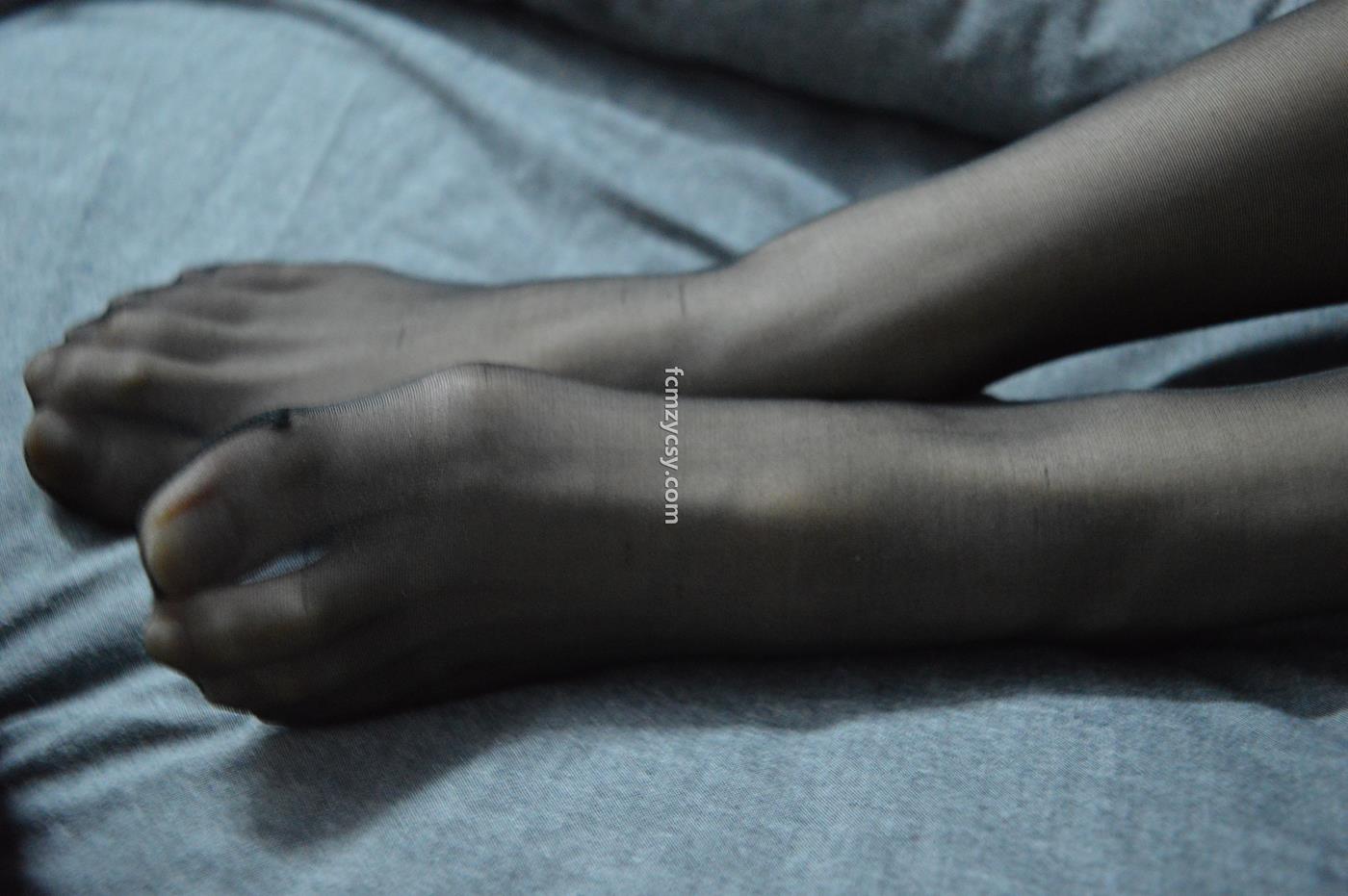 图片[13]-FCMZ原创学生足模摄影 No.083 皮革战衣丝袜脚 [94P] – 速更版-美库