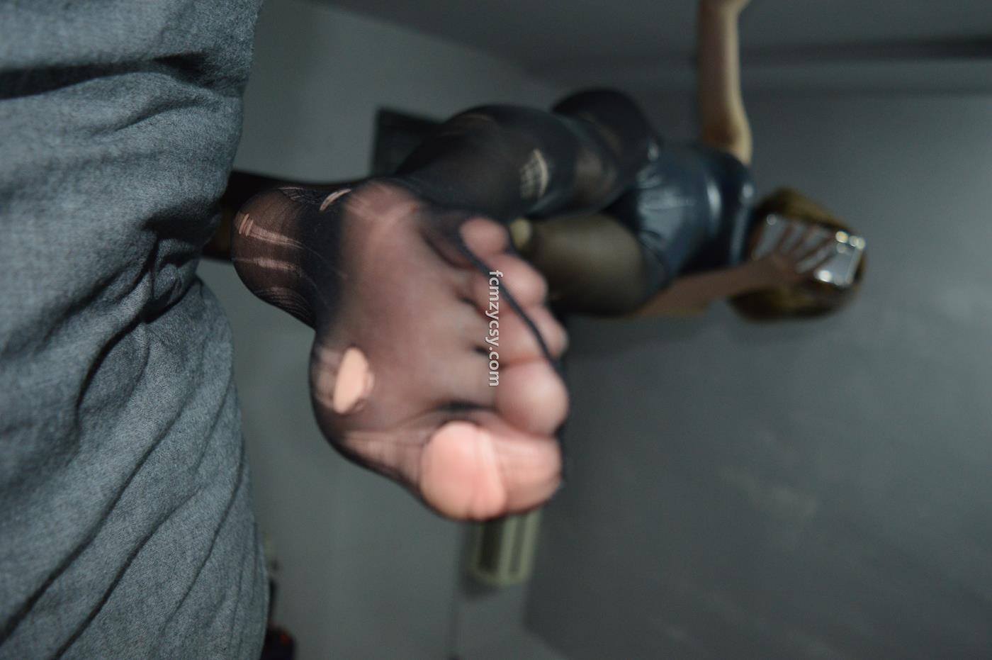 图片[52]-FCMZ原创学生足模摄影 No.083 皮革战衣丝袜脚 [94P] – 速更版-美库