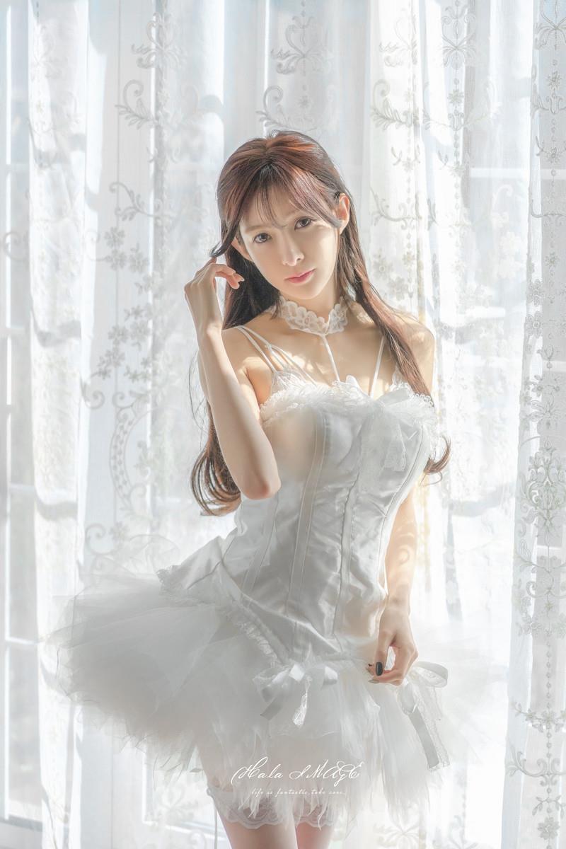 图片[13]-网紅Coser@王羽杉 白裙[24P] – 速更版-美库