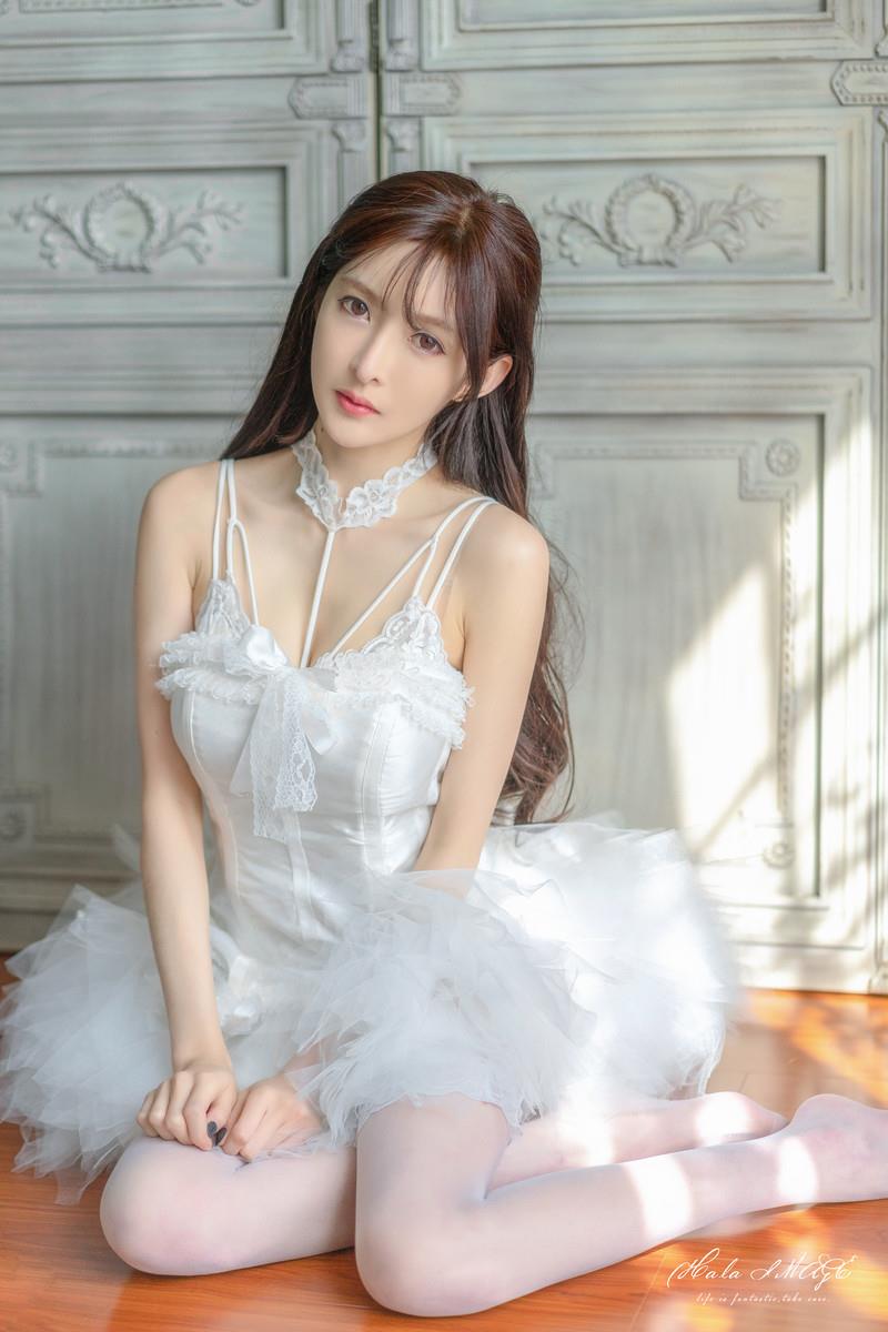 图片[17]-网紅Coser@王羽杉 白裙[24P] – 速更版-美库