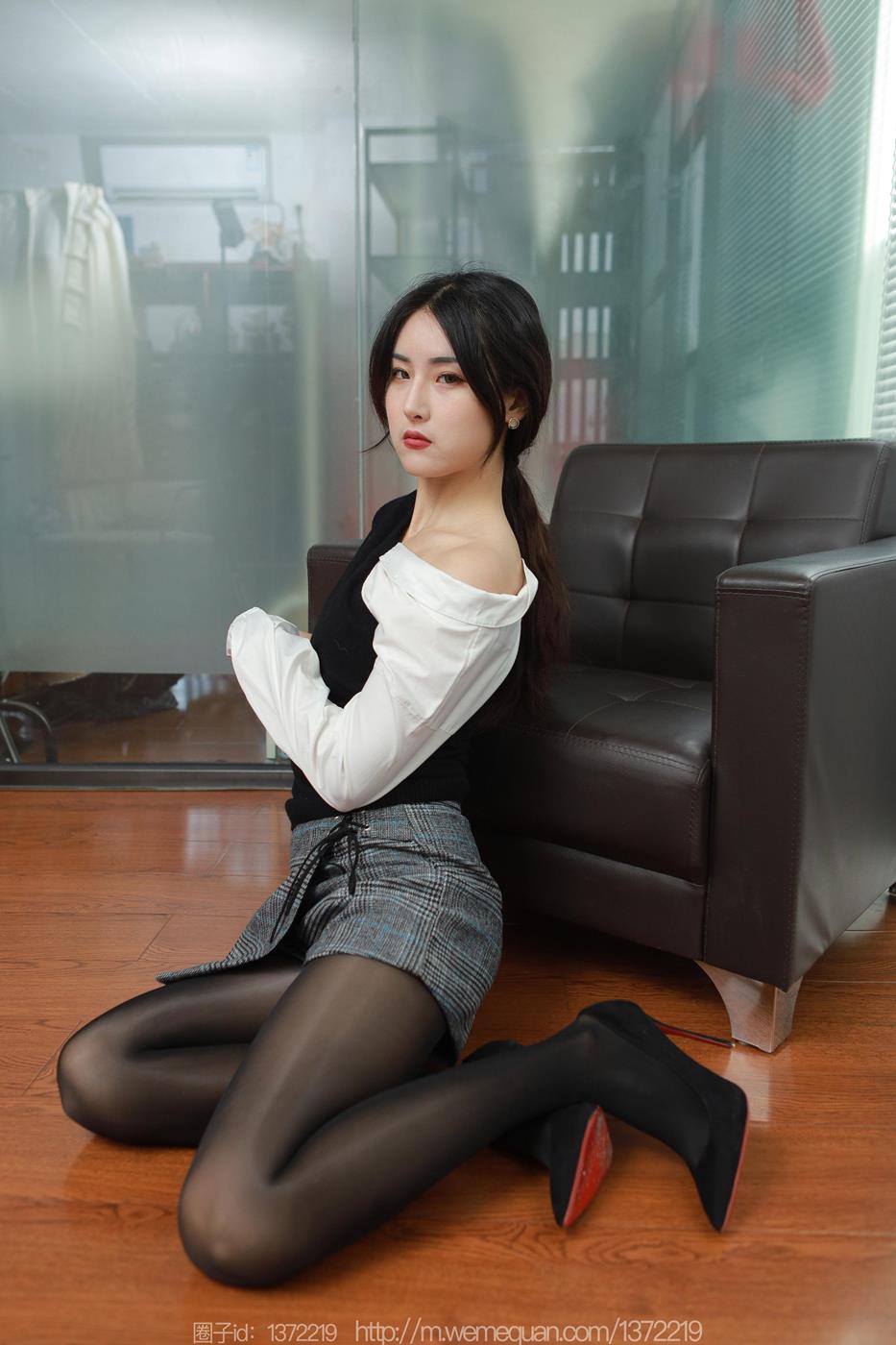 图片[31]-[IESS异思趣向] 2023.01.27 丝享家1342：小宝《油亮高跟》[86P] – 速更版-美库