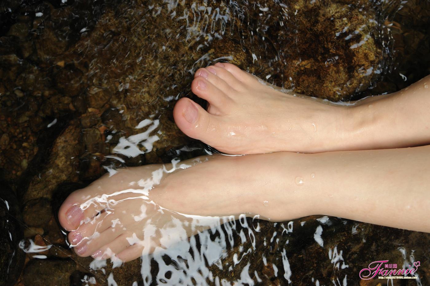 图片[12]-Fannie芬妮每足园 No.135 风含情水含笑 [32P] – 速更版-美库