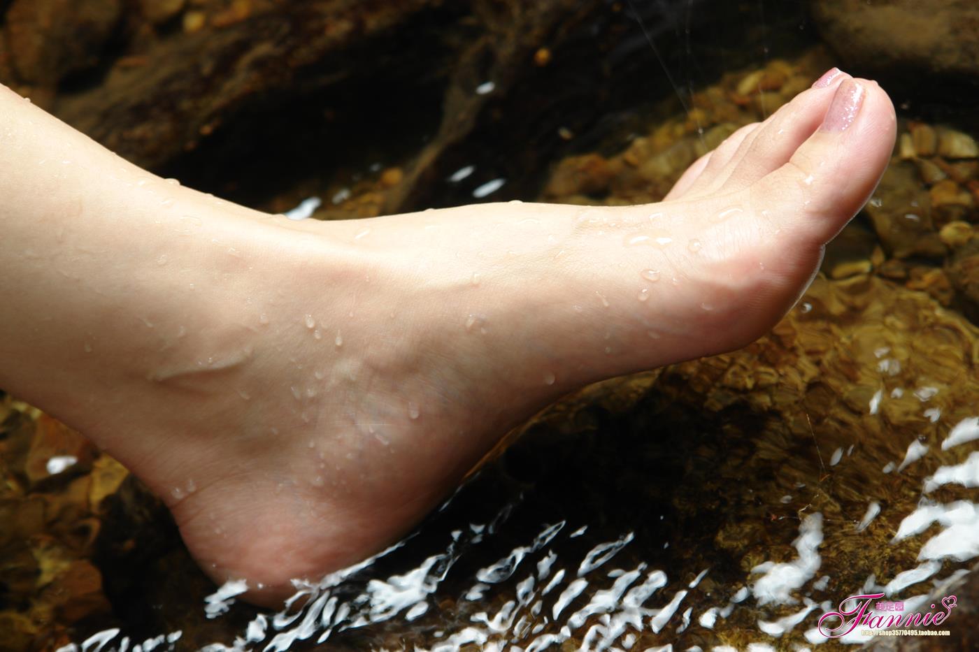 图片[28]-Fannie芬妮每足园 No.135 风含情水含笑 [32P] – 速更版-美库