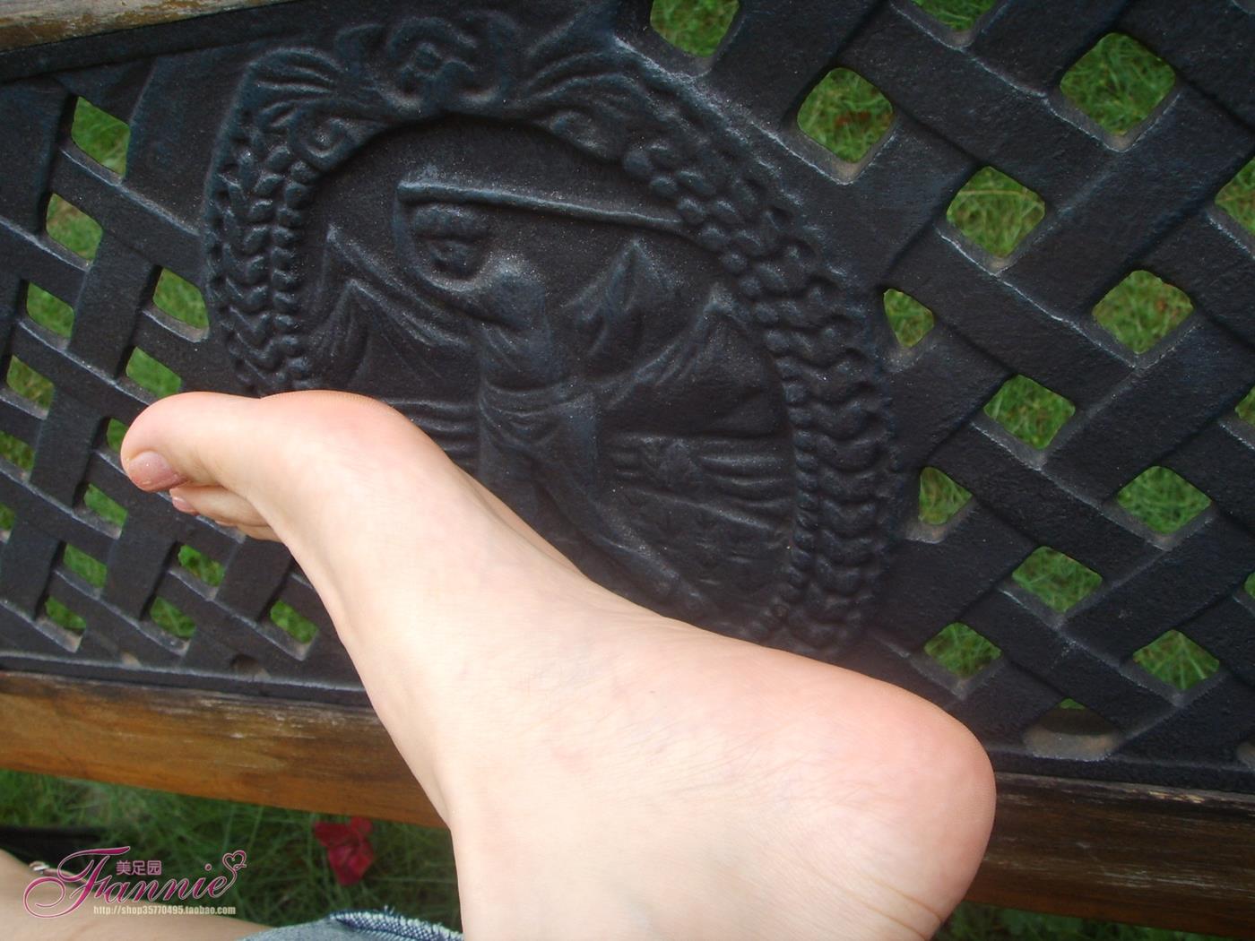 图片[22]-Fannie芬妮每足园 No.136 风起时，勾起无限风光-裸足 [30P] – 速更版-美库