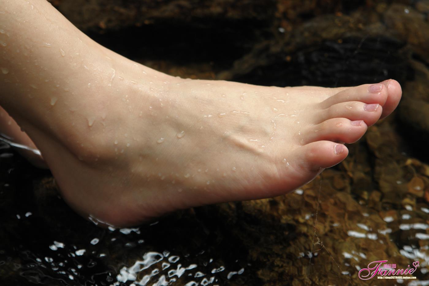 图片[30]-Fannie芬妮每足园 No.135 风含情水含笑 [32P] – 速更版-美库