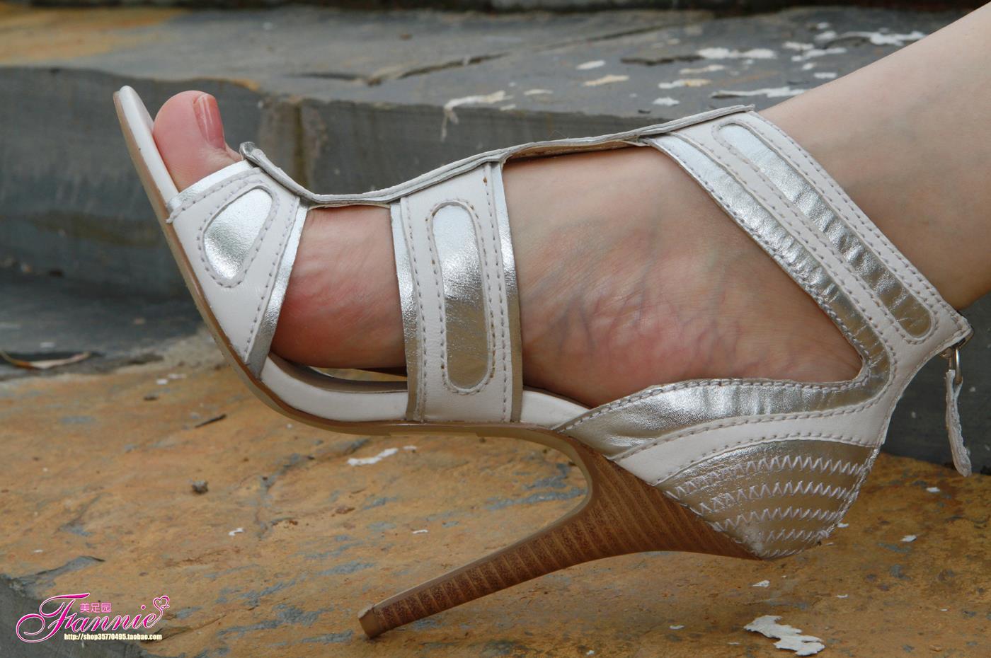 图片[11]-Fannie芬妮每足园 No.138 高跟裸足特写2 [56P] – 速更版-美库