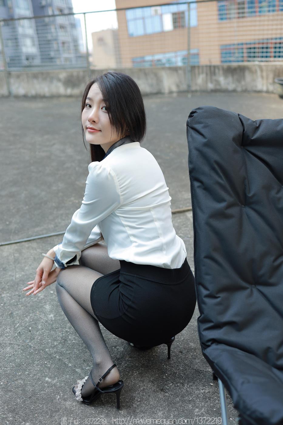 图片[64]-[IESS异思趣向] 2023.02.11 丝享家1358：婉萍《户外OL》[88P] – 速更版-美库