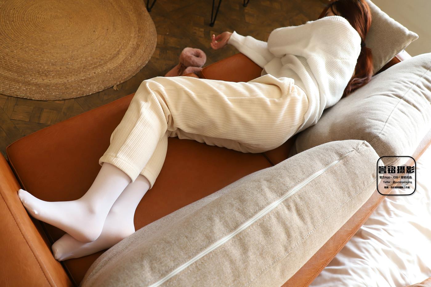 图片[23]-[誉铭传媒]袜足摄影 2023年 NO.008 雪地鞋里的白袜[84P] – 速更版-美库