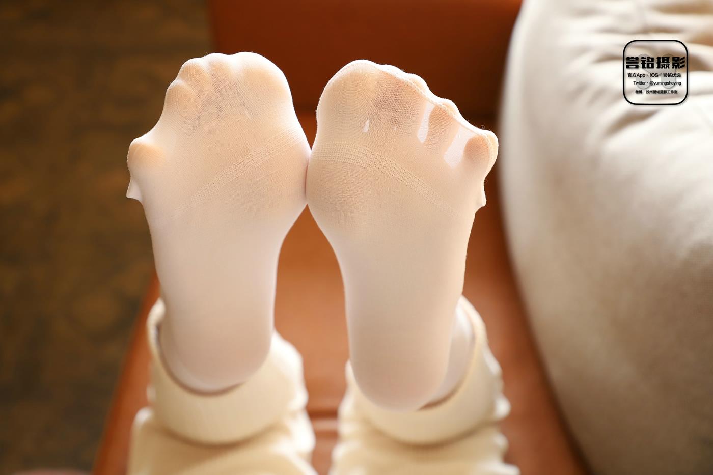 图片[40]-[誉铭传媒]袜足摄影 2023年 NO.008 雪地鞋里的白袜[84P] – 速更版-美库