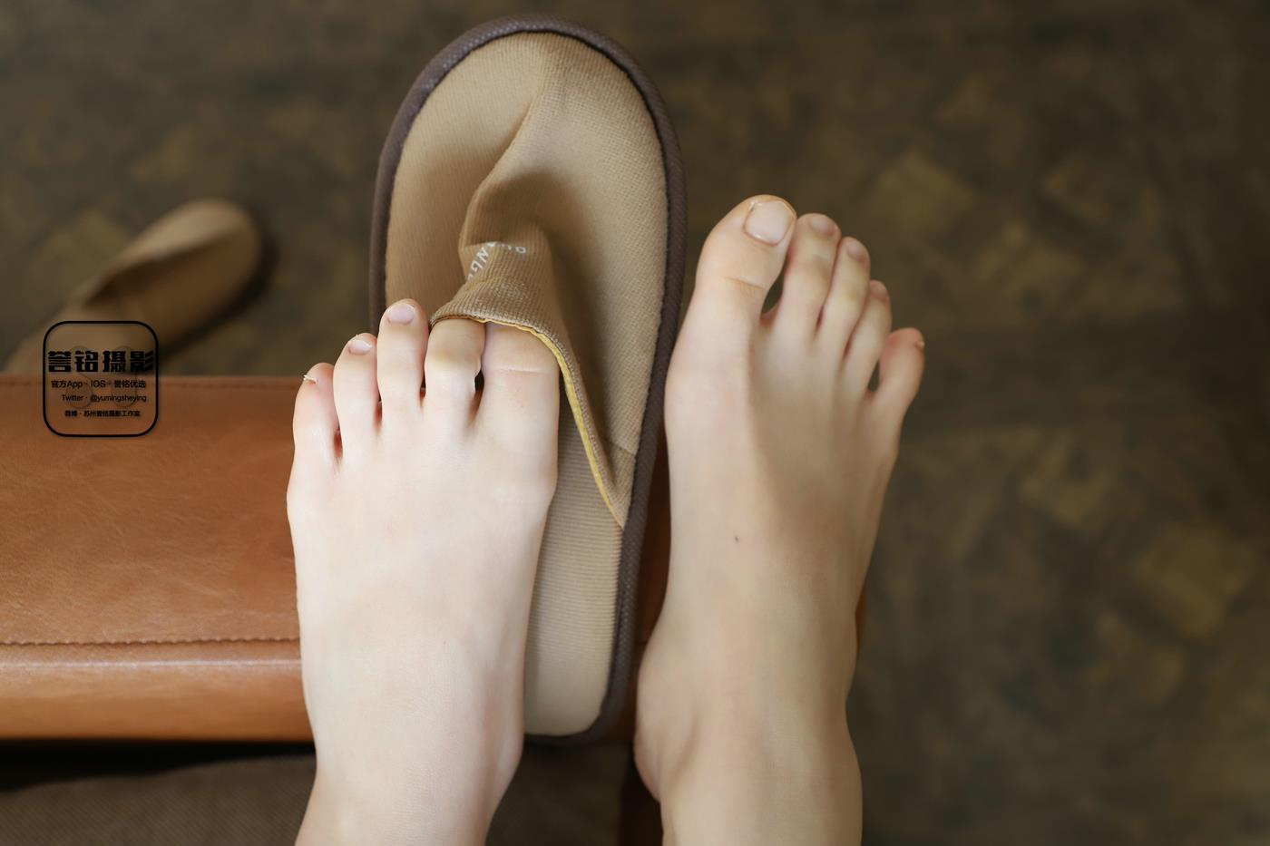 图片[48]-[誉铭传媒]袜足摄影 2023年 NO.008 雪地鞋里的白袜[84P] – 速更版-美库