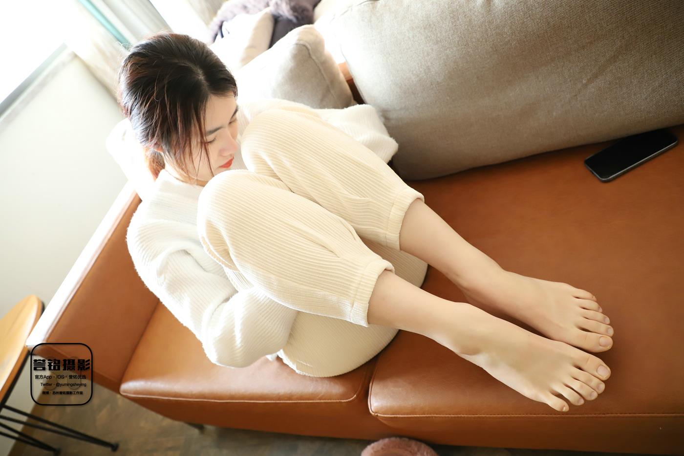 图片[63]-[誉铭传媒]袜足摄影 2023年 NO.008 雪地鞋里的白袜[84P] – 速更版-美库