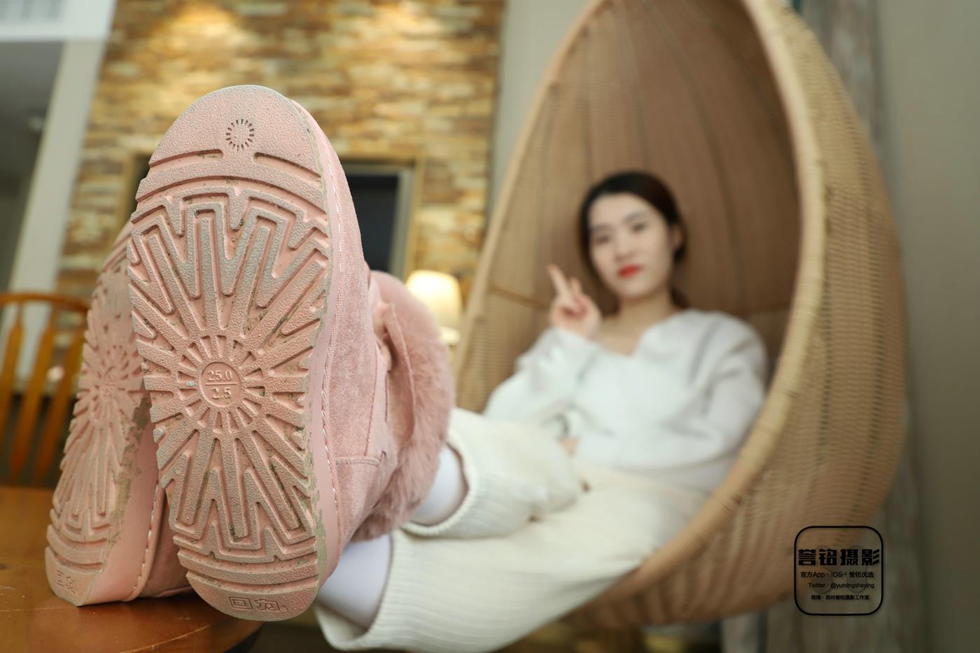 图片[73]-[誉铭传媒]袜足摄影 2023年 NO.008 雪地鞋里的白袜[84P] – 速更版-美库