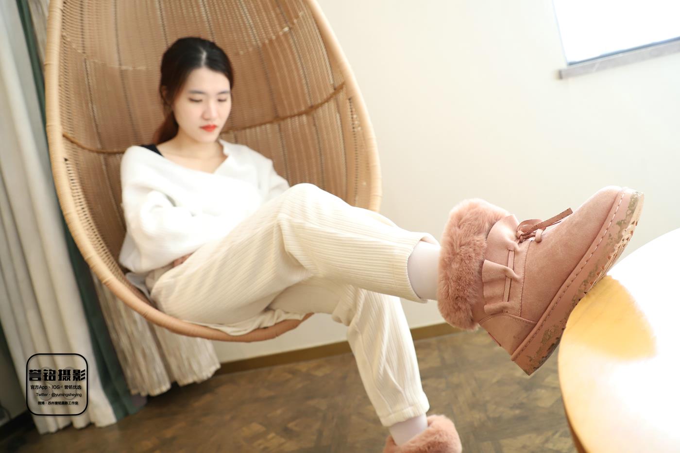 图片[74]-[誉铭传媒]袜足摄影 2023年 NO.008 雪地鞋里的白袜[84P] – 速更版-美库