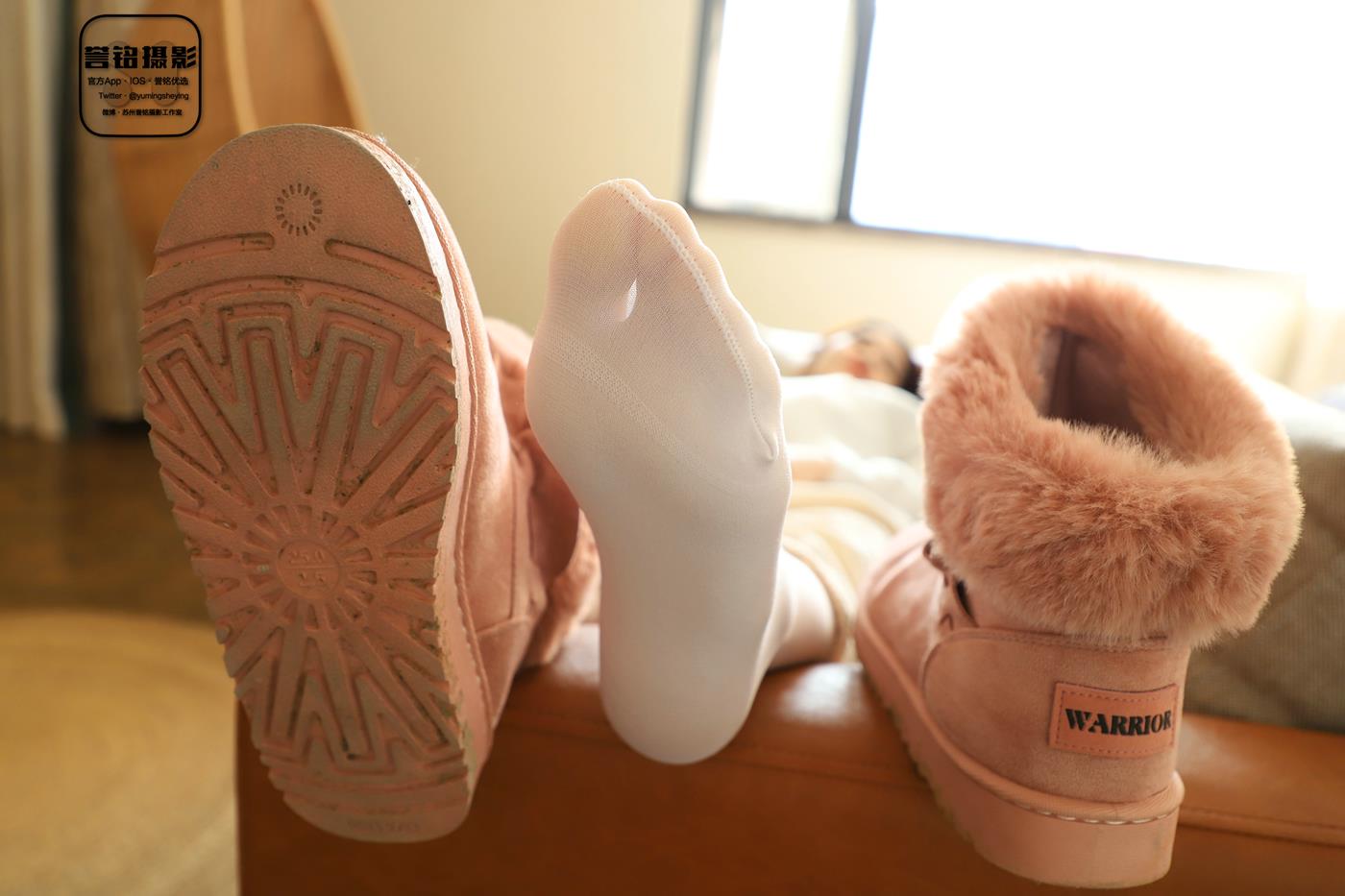 图片[83]-[誉铭传媒]袜足摄影 2023年 NO.008 雪地鞋里的白袜[84P] – 速更版-美库
