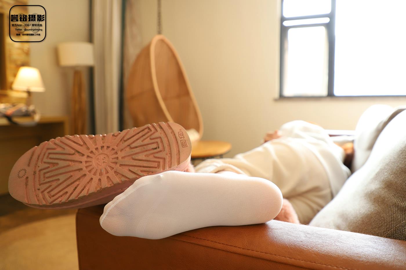 图片[85]-[誉铭传媒]袜足摄影 2023年 NO.008 雪地鞋里的白袜[84P] – 速更版-美库