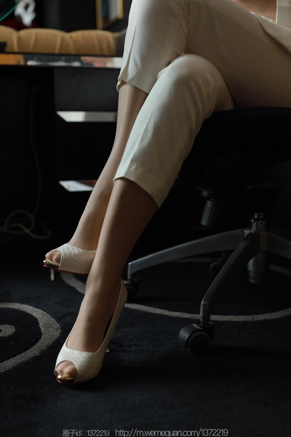 图片[39]-[IESS异思趣向] 2023.02.27 丝享家1374：小宝《白色裤里丝》[86P] – 速更版-美库