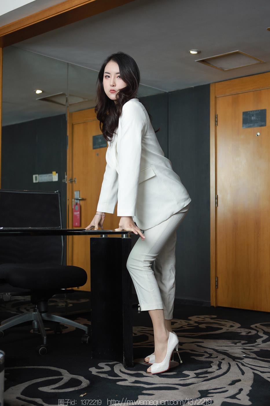 图片[41]-[IESS异思趣向] 2023.02.27 丝享家1374：小宝《白色裤里丝》[86P] – 速更版-美库