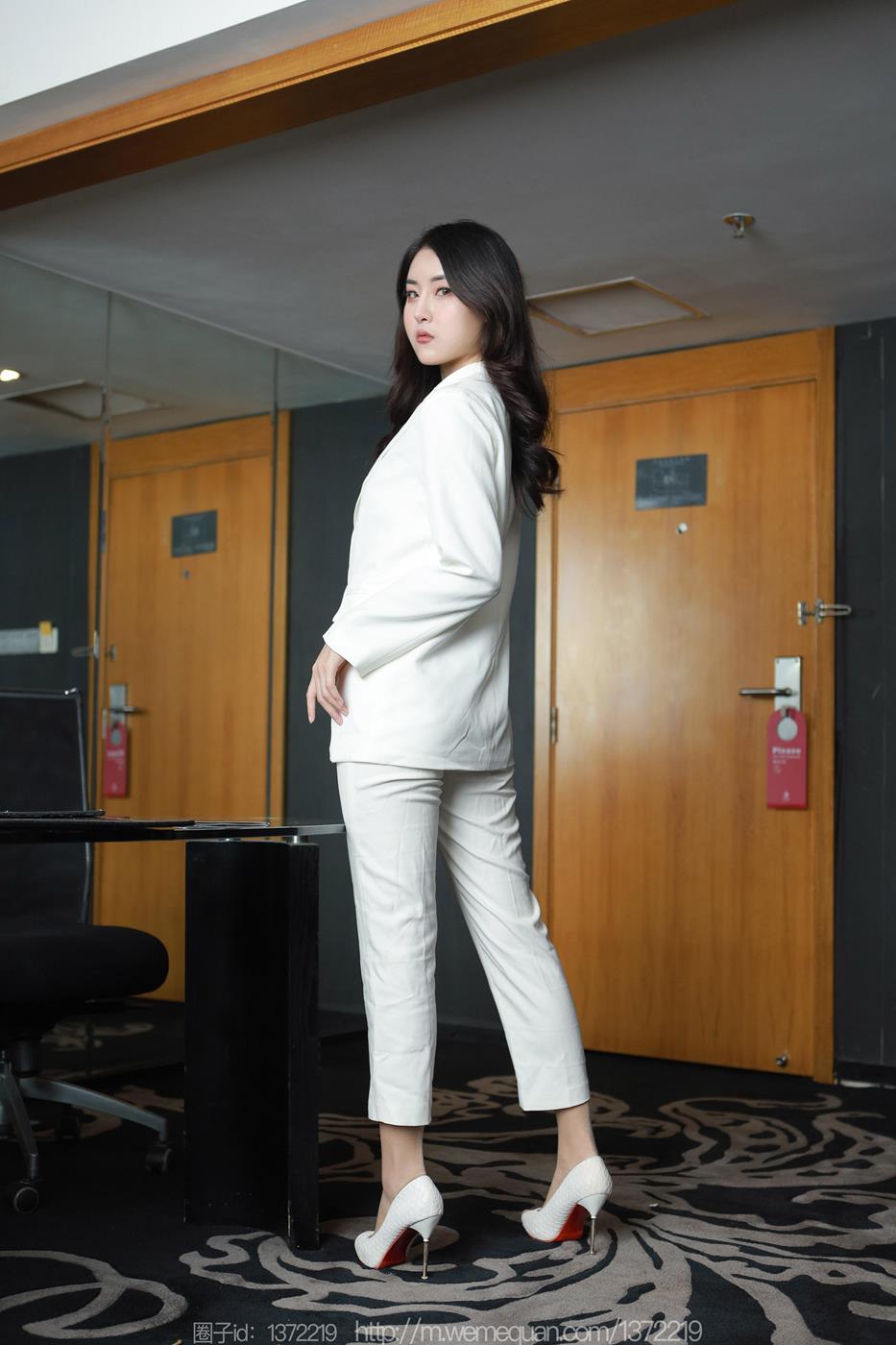 图片[42]-[IESS异思趣向] 2023.02.27 丝享家1374：小宝《白色裤里丝》[86P] – 速更版-美库