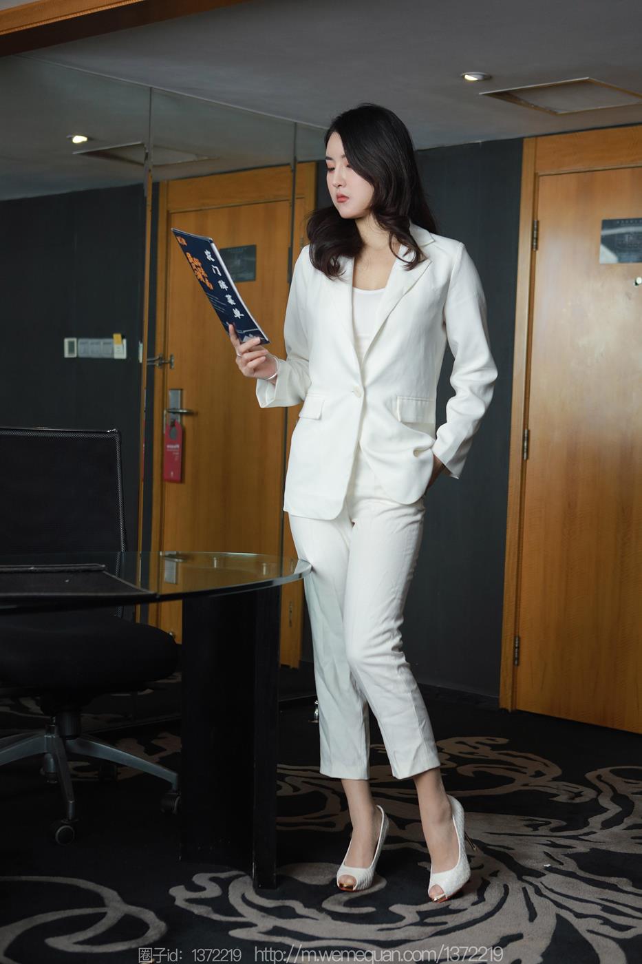 图片[48]-[IESS异思趣向] 2023.02.27 丝享家1374：小宝《白色裤里丝》[86P] – 速更版-美库