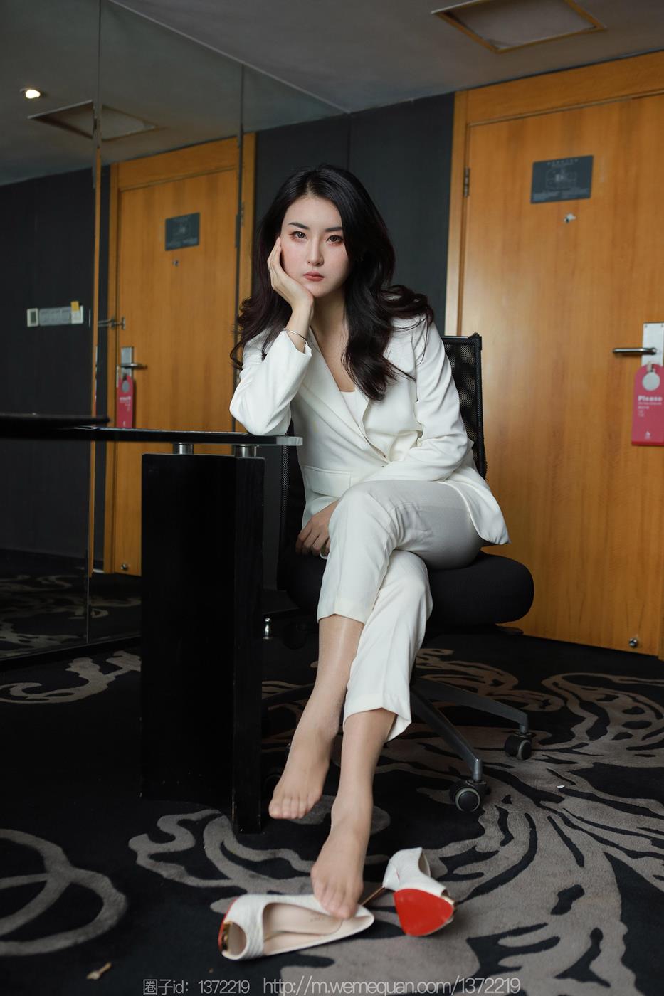 图片[56]-[IESS异思趣向] 2023.02.27 丝享家1374：小宝《白色裤里丝》[86P] – 速更版-美库