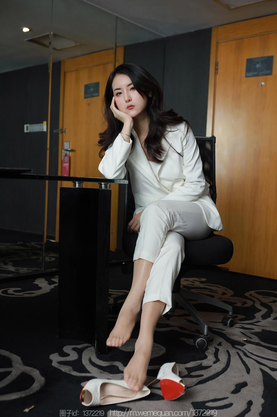 图片[57]-[IESS异思趣向] 2023.02.27 丝享家1374：小宝《白色裤里丝》[86P] – 速更版-美库