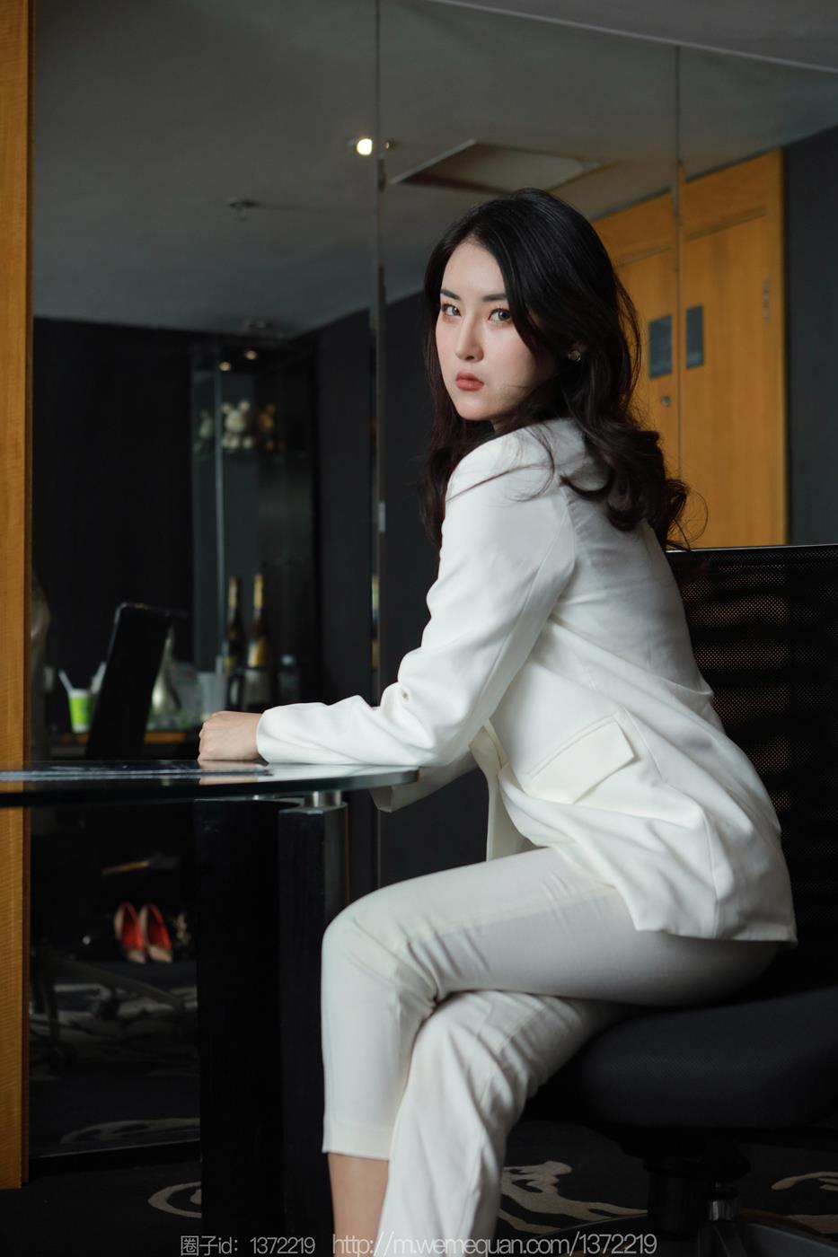 图片[63]-[IESS异思趣向] 2023.02.27 丝享家1374：小宝《白色裤里丝》[86P] – 速更版-美库