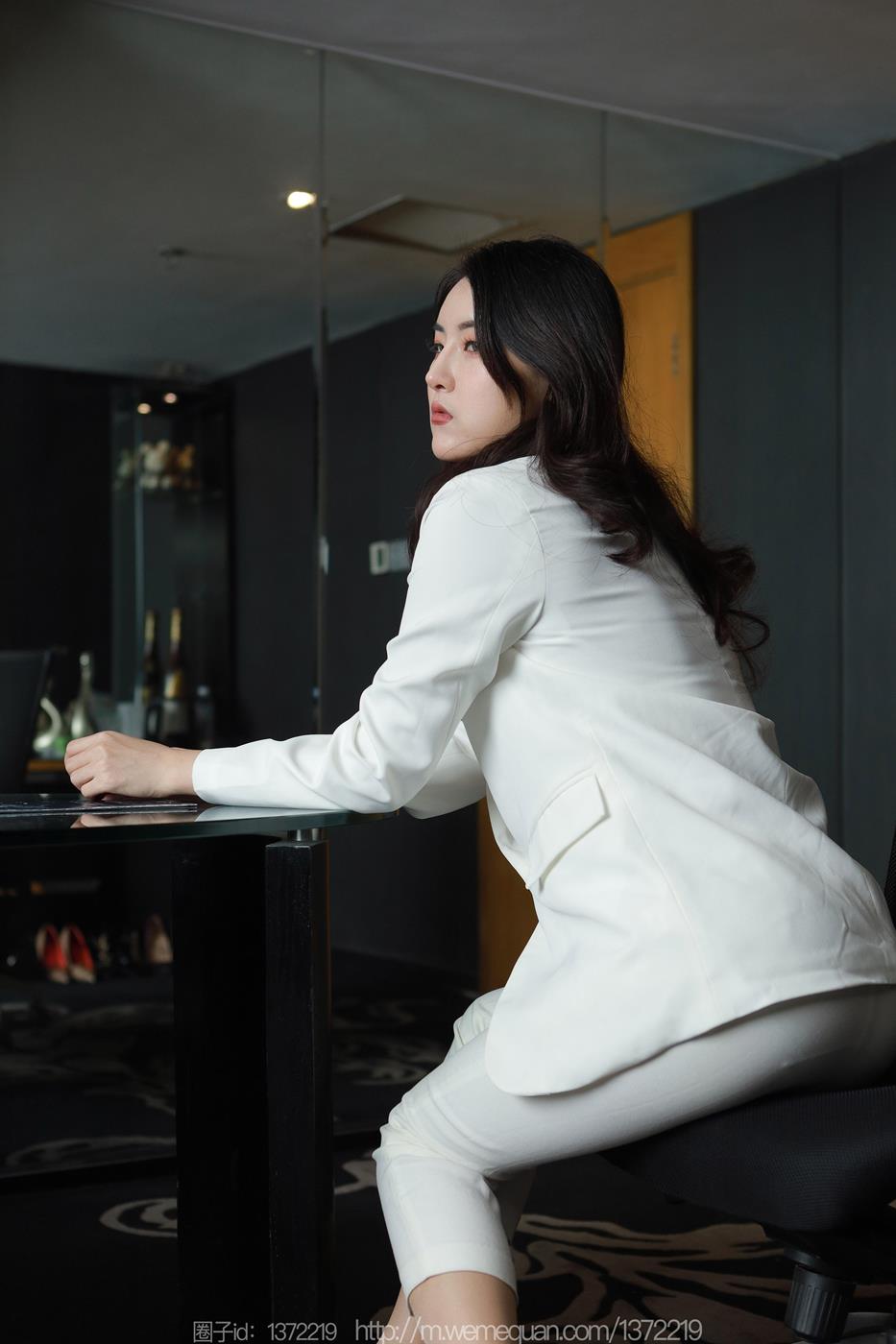 图片[64]-[IESS异思趣向] 2023.02.27 丝享家1374：小宝《白色裤里丝》[86P] – 速更版-美库