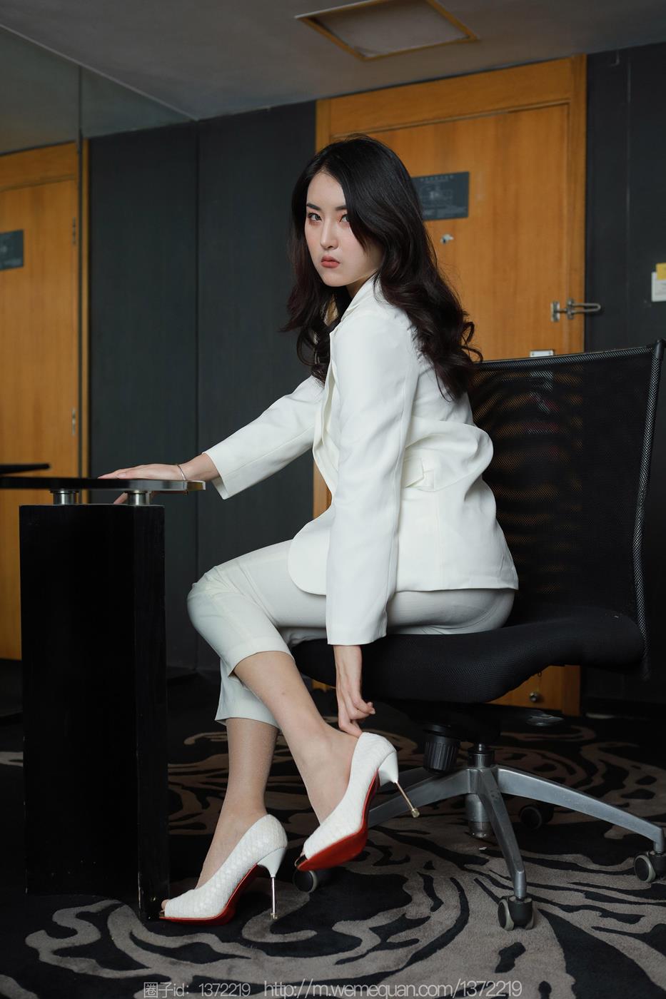 图片[69]-[IESS异思趣向] 2023.02.27 丝享家1374：小宝《白色裤里丝》[86P] – 速更版-美库