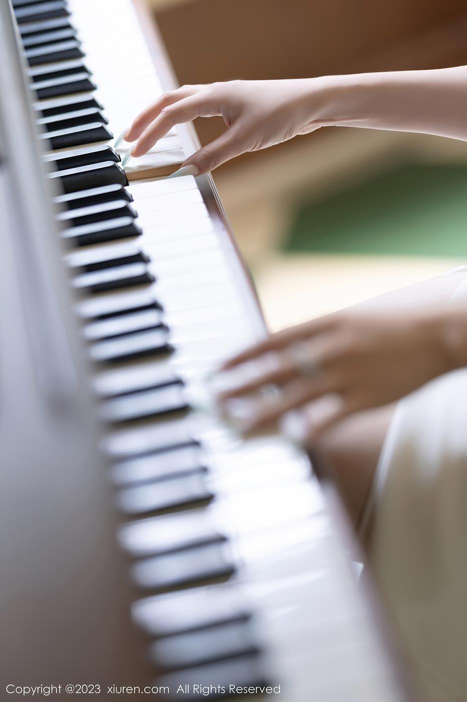 图片[22]-[Xiuren秀人网]2023.07.28 NO.7155 徐莉芝Booty 钢琴与纯白色的高贵 [21+1P] – 速更版-美库