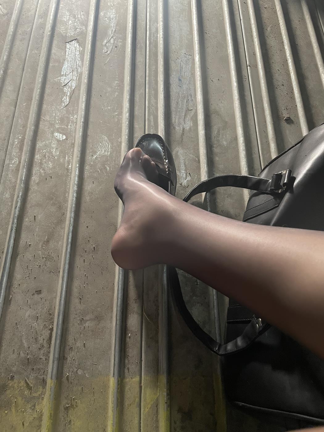 图片[21]-轩萧学姐  – 楼道+车库[33P] – 速更版-美库