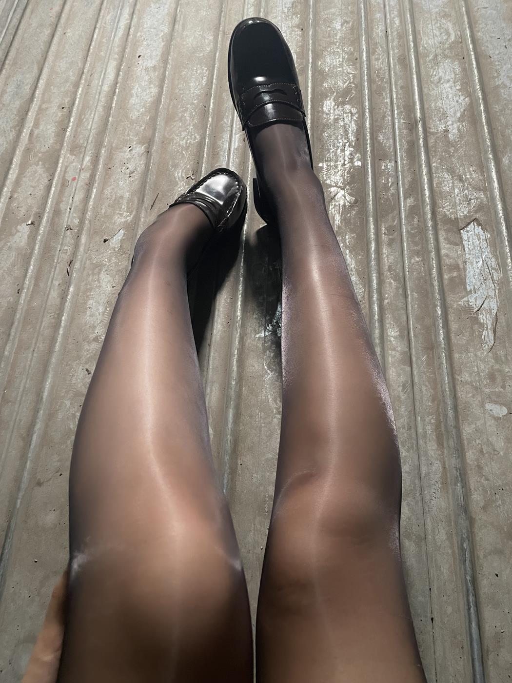 图片[24]-轩萧学姐  – 楼道+车库[33P] – 速更版-美库