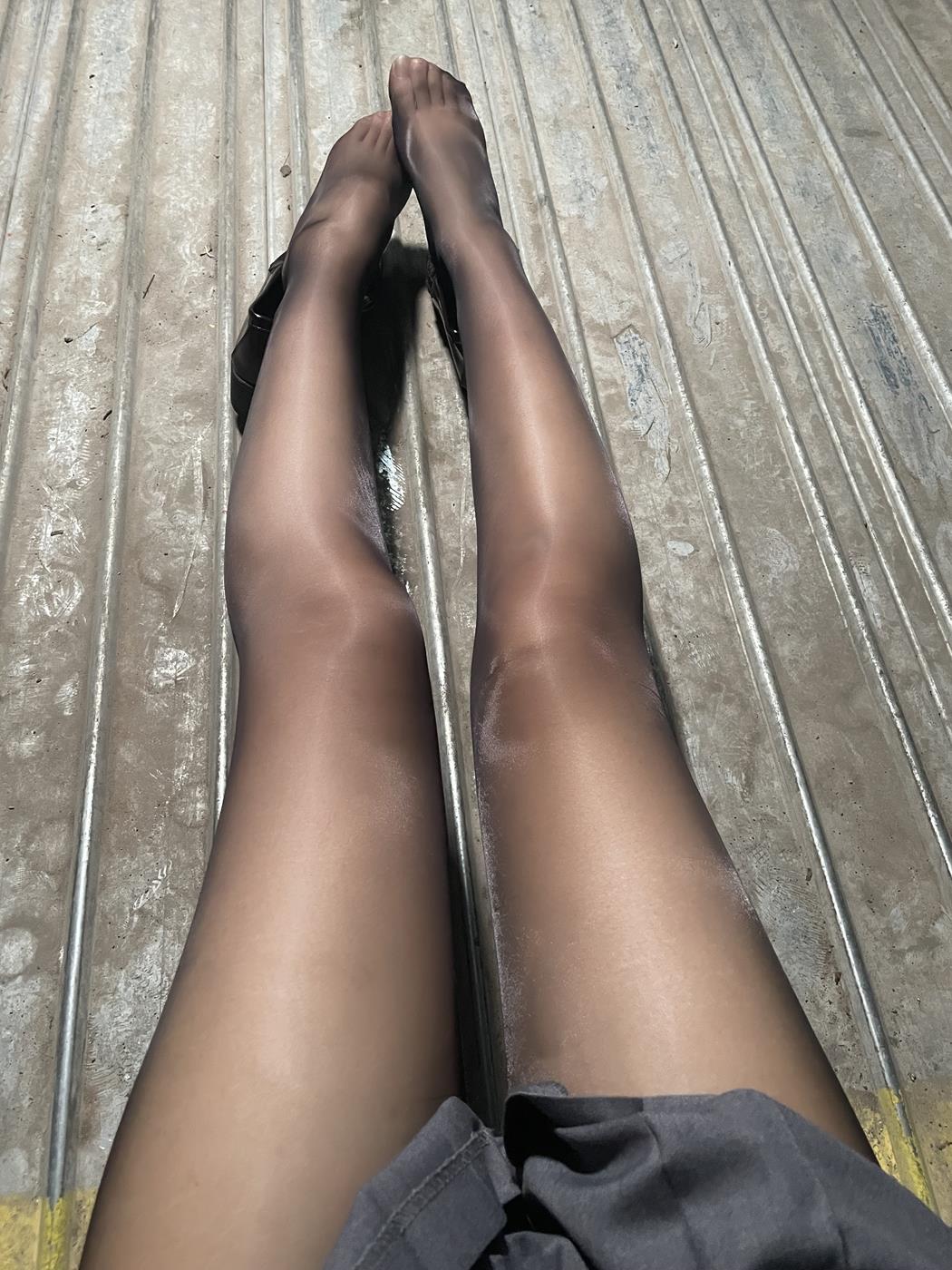 图片[25]-轩萧学姐  – 楼道+车库[33P] – 速更版-美库