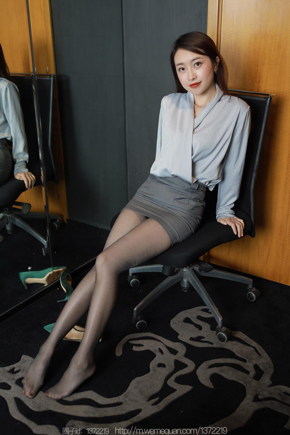 图片[47]-[IESS异思趣向] 2023.03.08 丝享家1384：小婕《灰裙亮丝》[86P] – 速更版-美库