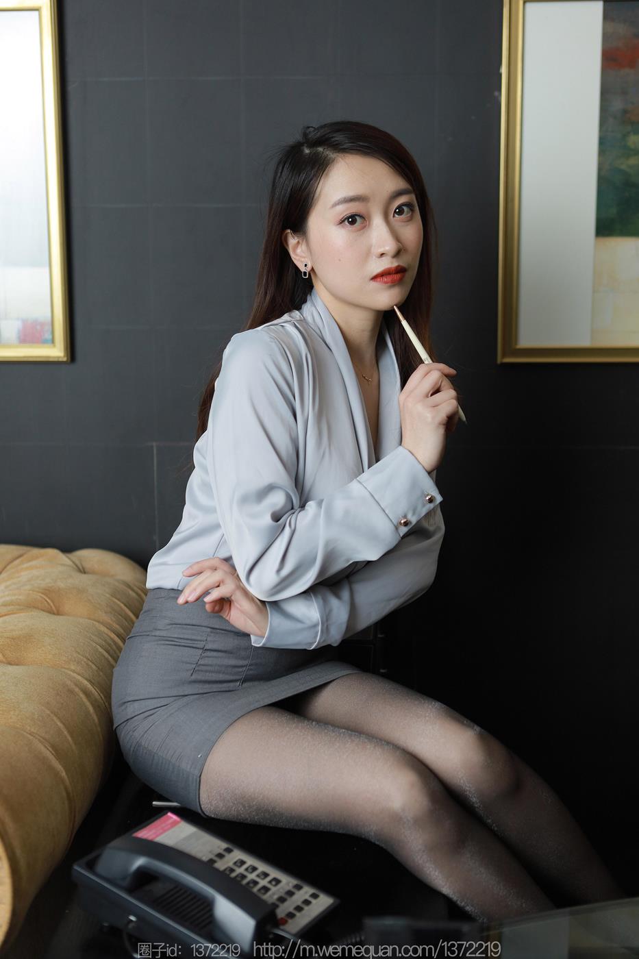 图片[57]-[IESS异思趣向] 2023.03.08 丝享家1384：小婕《灰裙亮丝》[86P] – 速更版-美库